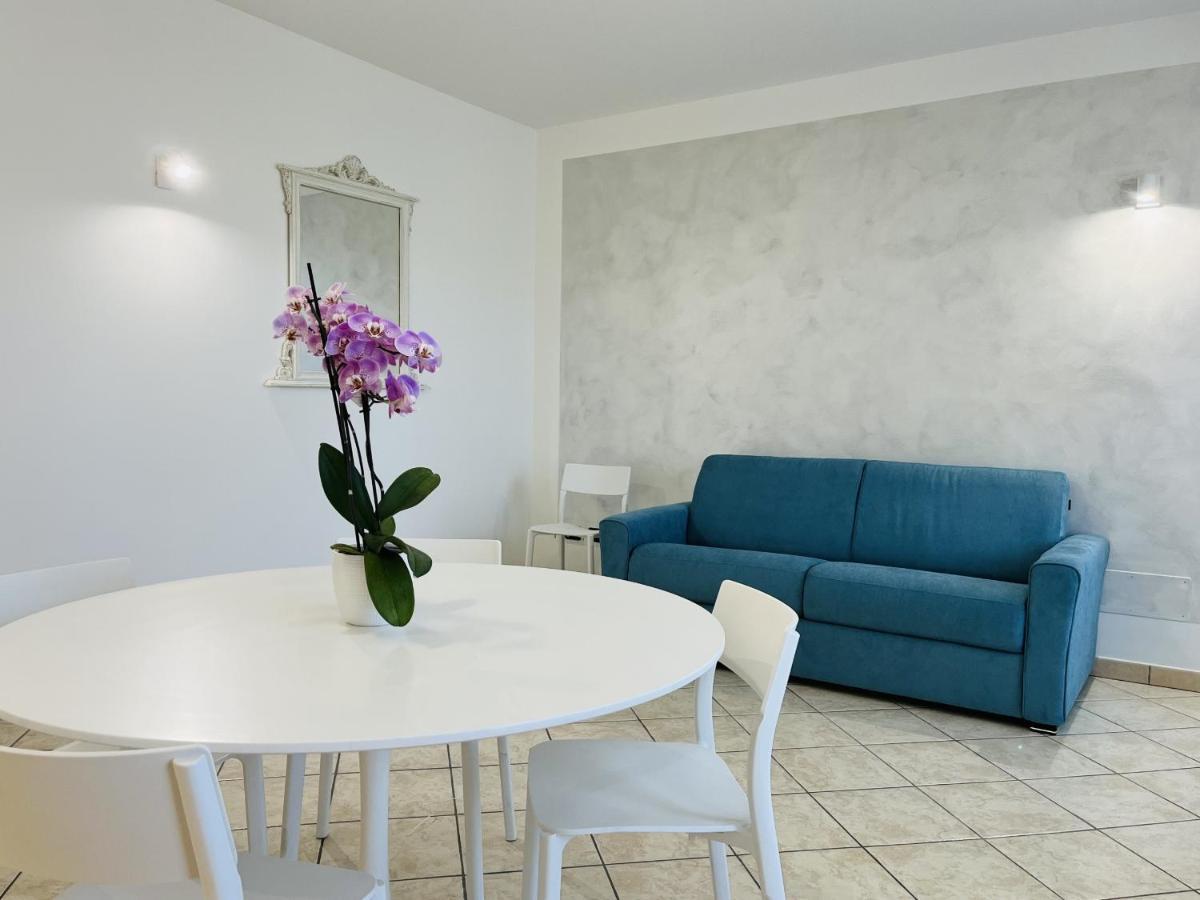 Casa Ulivi Silver เดเซนซาโนเดลการ์ดา ภายนอก รูปภาพ