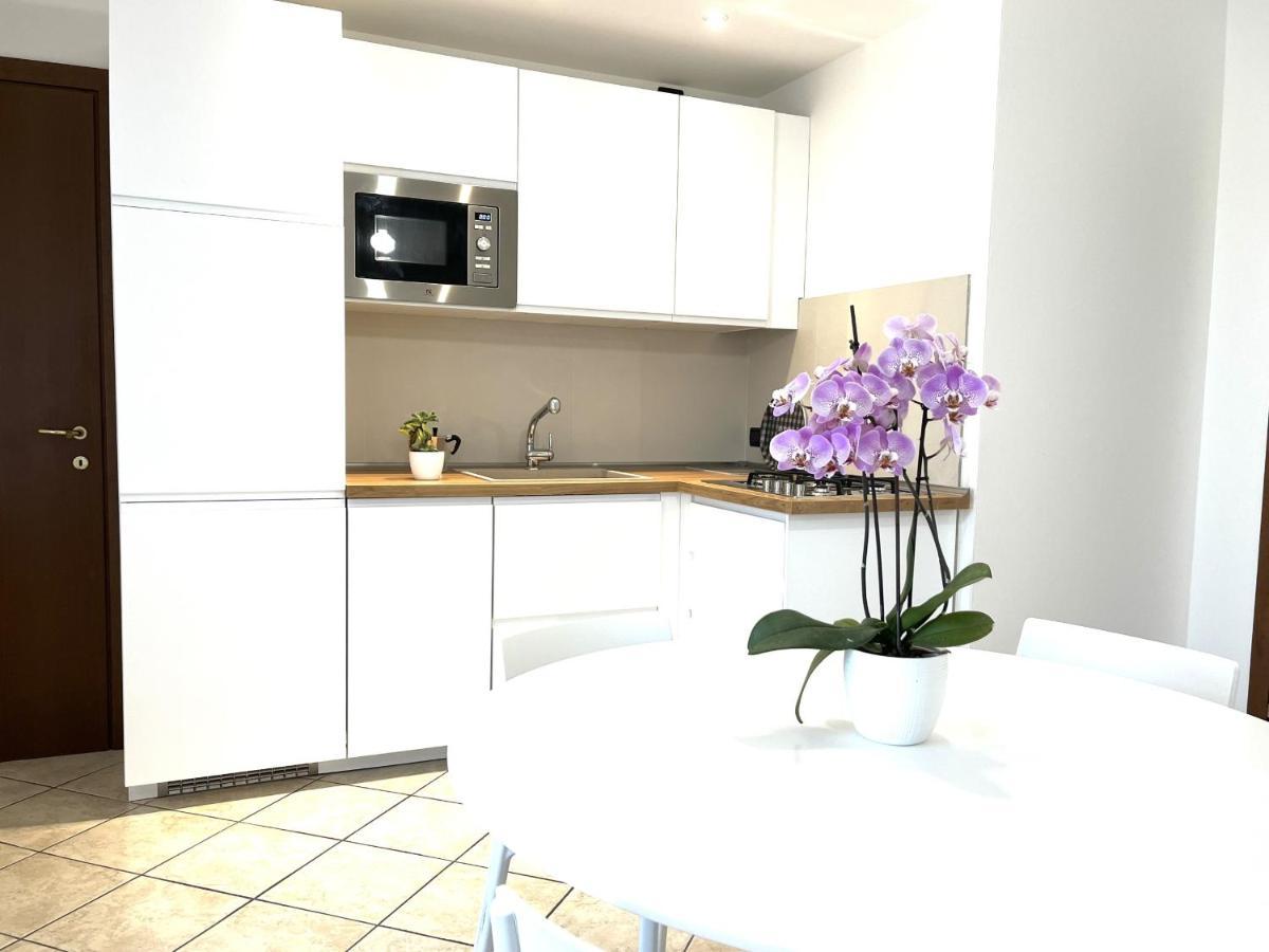Casa Ulivi Silver เดเซนซาโนเดลการ์ดา ภายนอก รูปภาพ